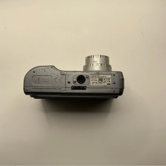 Samsung Digimax D53 5.0MP Compact Digital Camera - Picture 4 of 5